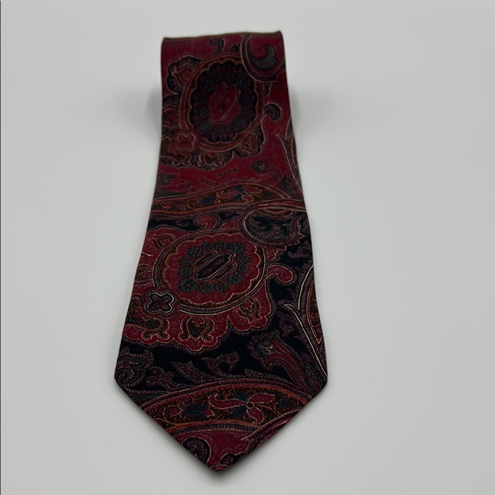 Fratelli Moda Red and Black Paisley Silk Tie for Formal Occasions